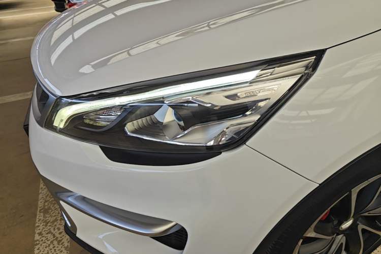 Used Geely Auto Emgrand GS 2016 Sport Edition 1.3T Automatic ZhenShang Model Left Front Headlight