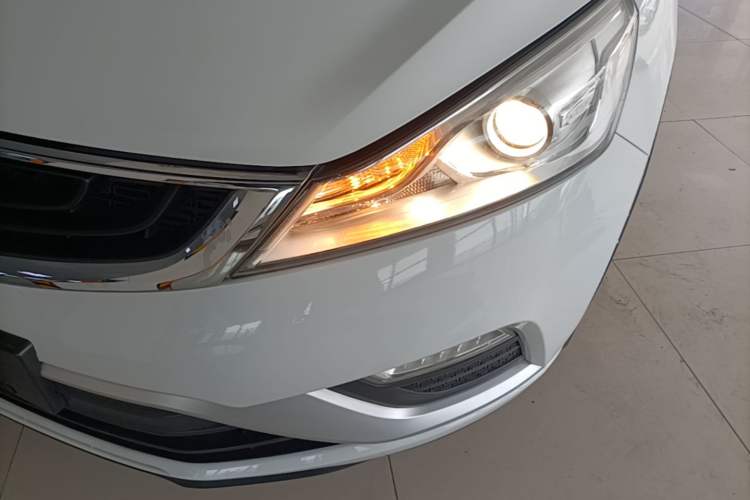 Used Geely Auto Emgrand GS 2016 Elegant Edition 1.3T Automatic LingShang Model Left Front Headlight