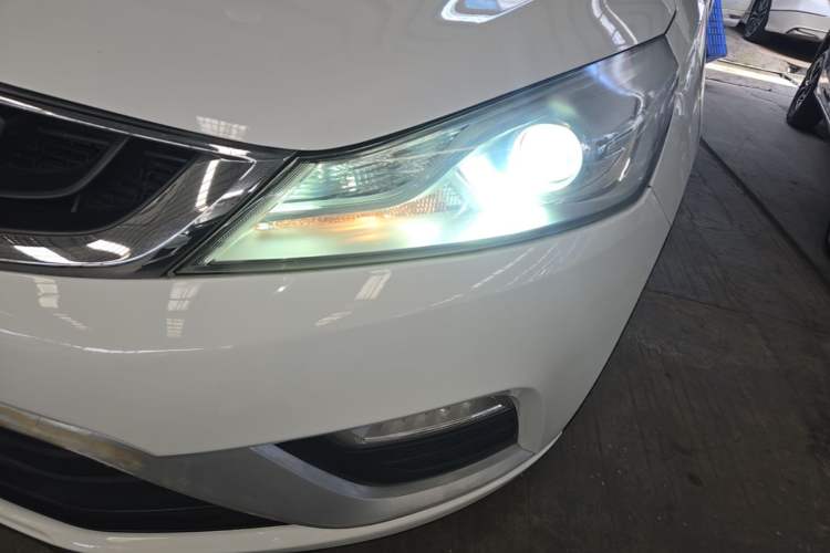 Used Geely Auto Emgrand GS 2016 Elegant Edition 1.3T Automatic LingShang Model Left Front Headlight