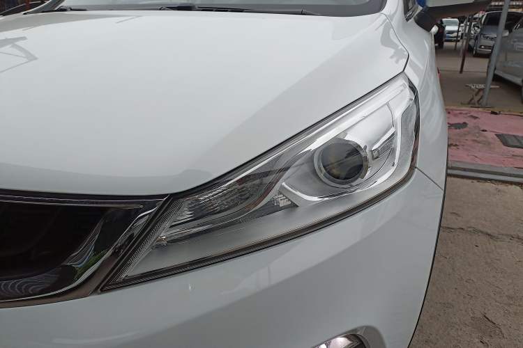 Used Geely Auto Emgrand GS 2016 Elegant Edition 1.3T Automatic ZhenShang Model Left Front Headlight