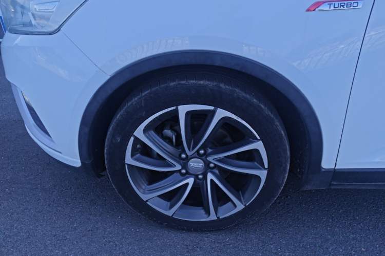 Used Geely Auto Emgrand GS 2016 Elegant Edition 1.3T Automatic ZhenShang Model Left Front Wheel Hub