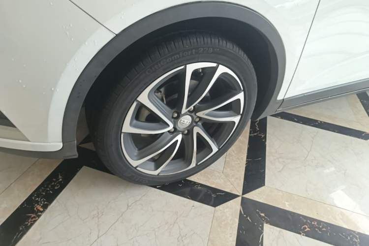 Used Geely Auto Emgrand GS 2016 Elegant Edition 1.3T Automatic ZhenShang Model Left Front Wheel Hub