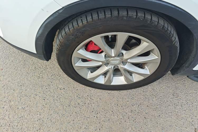 Used Geely Auto Emgrand GS 2016 Sport Edition 1.3T Automatic LingShang Model Left Front Wheel Hub