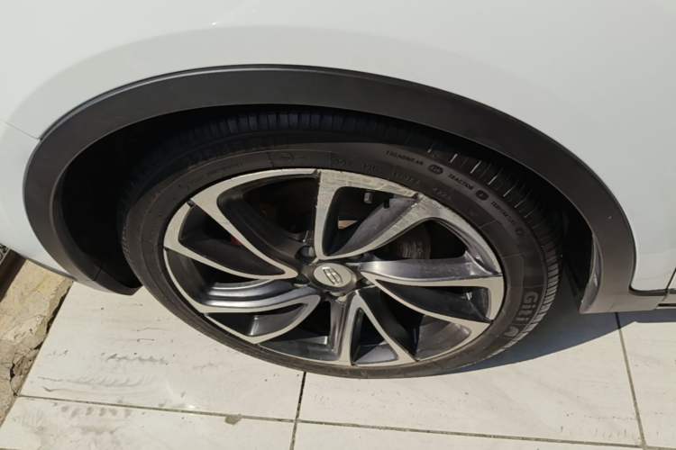 Used Geely Auto Emgrand GS 2016 Sport Edition 1.3T Automatic ZhenShang Model Left Front Wheel Hub