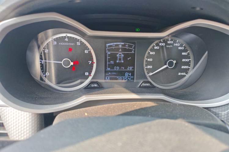 Used Geely Auto Emgrand GS 2016 Elegant Edition 1.8L Manual Fashion Model Odometer Close Up
