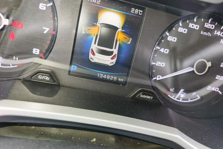 Used Geely Auto Emgrand GS 2016 Elegant Edition 1.8L Automatic LingShang Model Odometer Close Up