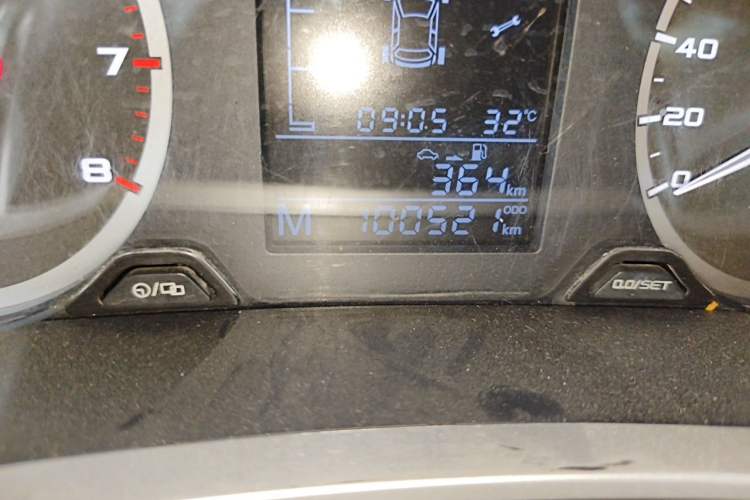 Used Geely Auto Emgrand GS 2016 Sport Edition 1.3T Manual LingShang Model Odometer Close Up