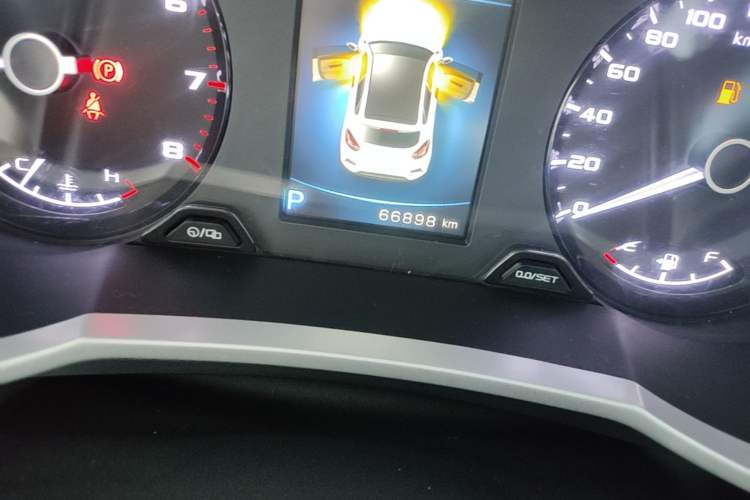 Used Geely Auto Emgrand GS 2016 Sport Edition 1.3T Automatic ZhenShang Model Odometer Close Up