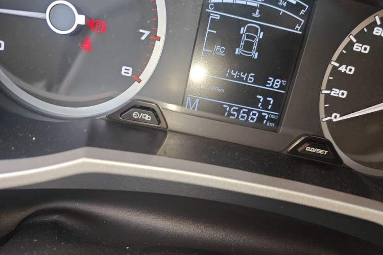 Used Geely Auto Emgrand GS 2016 Sport Edition 1.3T Manual LingShang Model Odometer Close Up