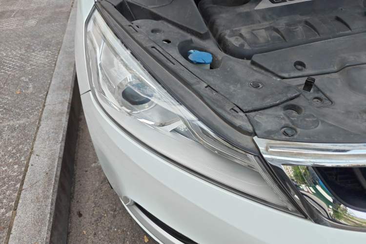 Used Geely Auto Emgrand GS 2016 Elegant Edition 1.3T Automatic ZhenShang Model Right Front Headlight