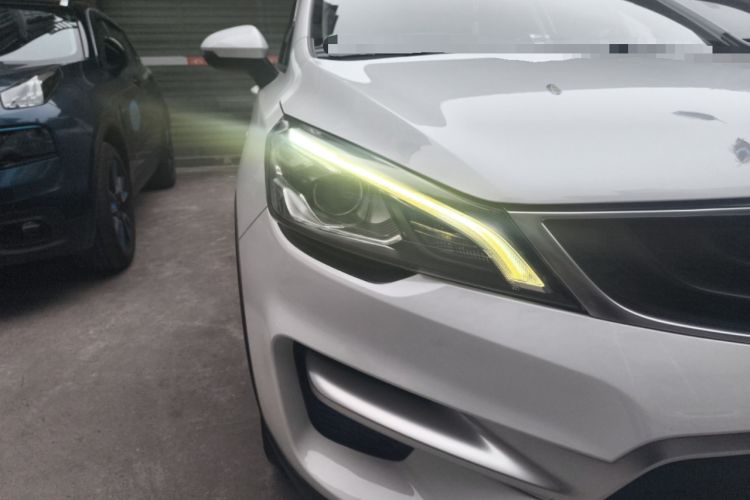 Used Geely Auto Emgrand GS 2016 Sport Edition 1.3T Automatic ZhenShang Model Right Front Headlight