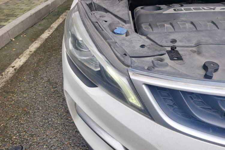Used Geely Auto Emgrand GS 2016 Elegant Edition 1.3T Automatic LingShang Model Right Front Headlight