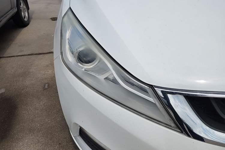 Used Geely Auto Emgrand GS 2016 Elegant Edition 1.3T Automatic LingShang Model Right Front Headlight