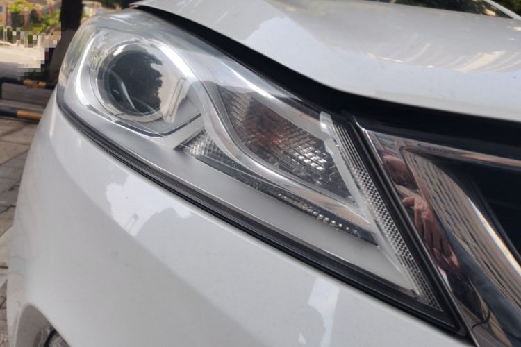 Used Geely Auto Emgrand GS 2016 Elegant Edition 1.3T Automatic ZhenShang Model Right Front Headlight