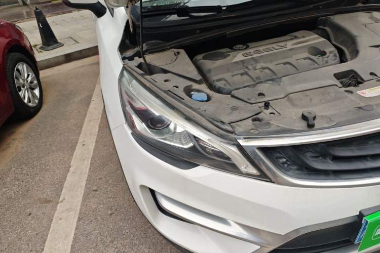 Used Geely Auto Emgrand GS 2016 Sport Edition 1.3T Automatic ZhenShang Model Right Front Headlight