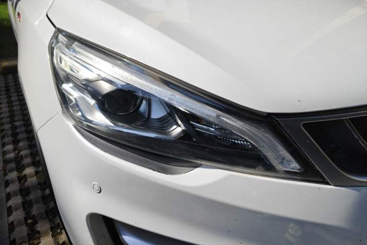 Used Geely Auto Emgrand GS 2016 Sport Edition 1.3T Automatic ZhenShang Model Right Front Headlight