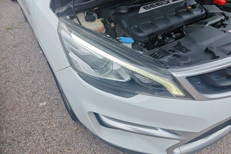 Used Geely Auto Emgrand GS 2016 Sport Edition 1.3T Automatic LingShang Model Right Front Headlight