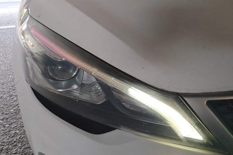 Used Geely Auto Emgrand GS 2016 Sport Edition 1.3T Automatic LingShang Model Right Front Headlight
