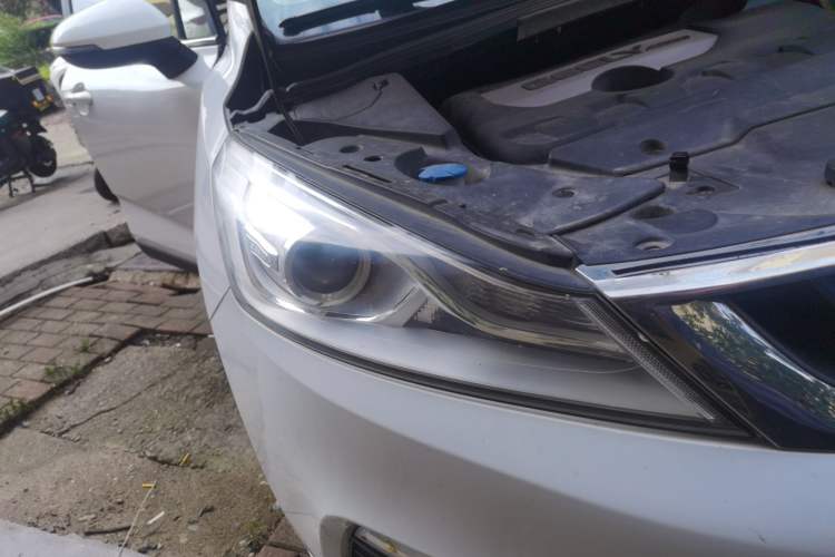 Used Geely Auto Emgrand GS 2016 Elegant Edition 1.8L Automatic LingShang Model Right Front Headlight