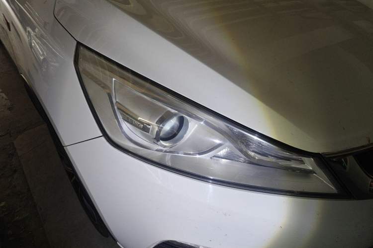 Used Geely Auto Emgrand GS 2016 Elegant Edition 1.3T Automatic ZhenShang Model Right Front Headlight