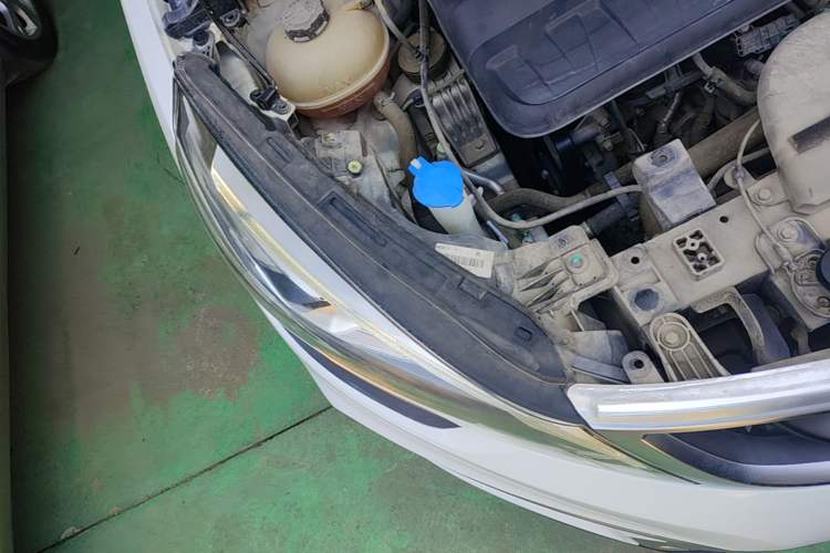Used Geely Auto Emgrand GS 2016 Sport Edition 1.3T Automatic ZhenShang Model Right Front Headlight