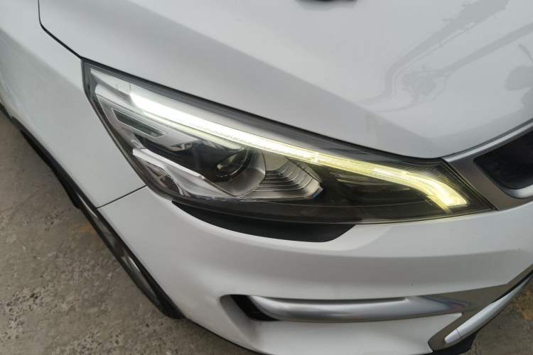 Used Geely Auto Emgrand GS 2016 Sport Edition 1.3T Automatic LingShang Model Right Front Headlight