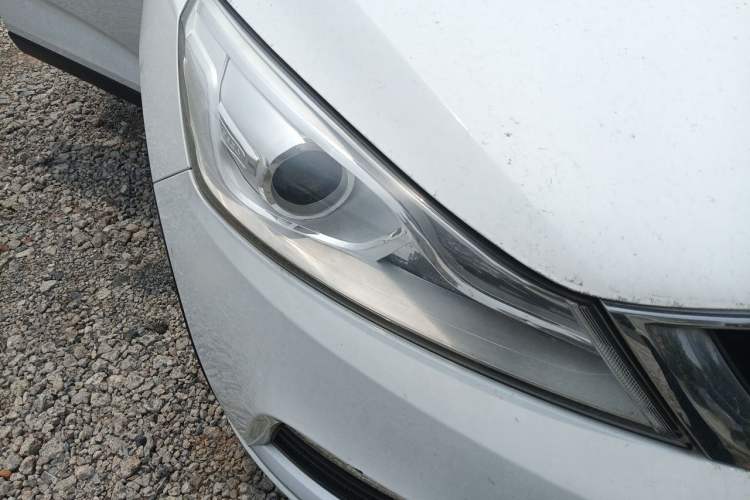 Used Geely Auto Emgrand GS 2016 Elegant Edition 1.3T Automatic LingShang Model Right Front Headlight
