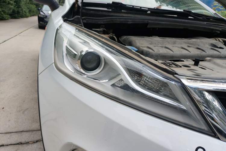 Used Geely Auto Emgrand GS 2016 Elegant Edition 1.3T Manual LingShang Model Right Front Headlight