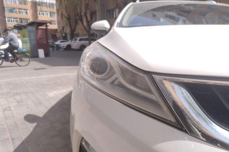 Used Geely Auto Emgrand GS 2016 Elegant Edition 1.3T Automatic LingShang Model Right Front Headlight