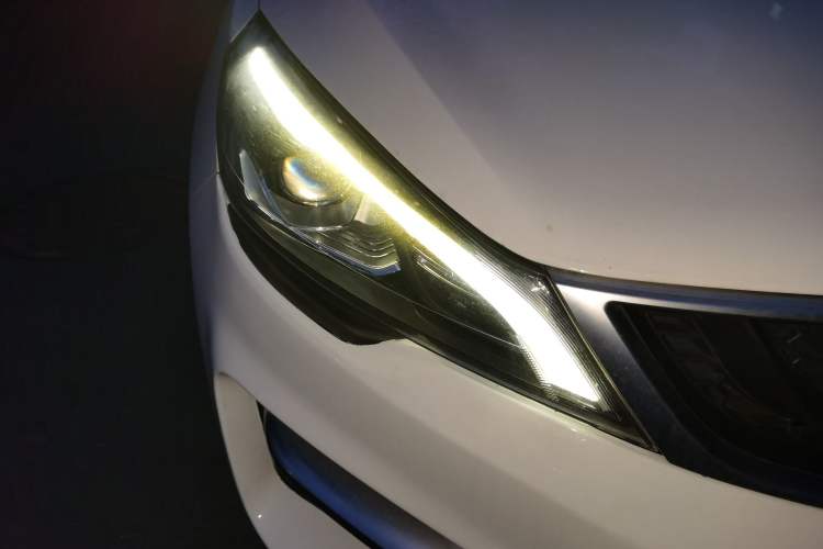 Used Geely Auto Emgrand GS 2016 Sports Edition 1.8L Manual LingShang Model Right Front Headlight