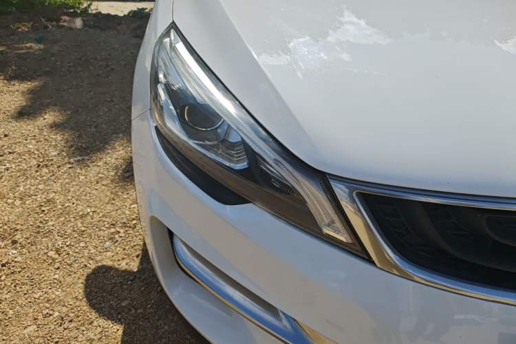 Used Geely Auto Emgrand GS 2016 Sport Edition 1.3T Automatic ZhenShang Model Right Front Headlight