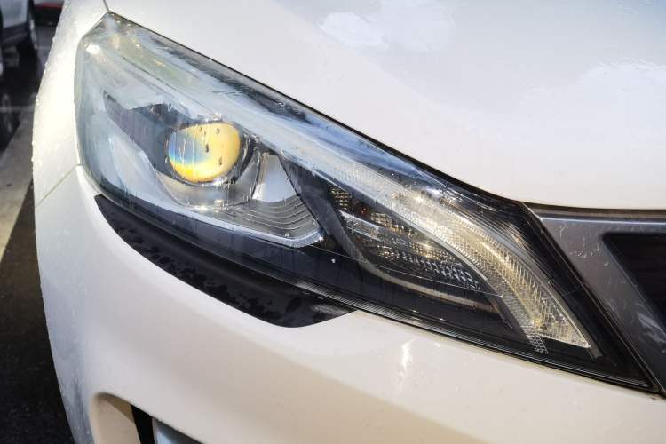 Used Geely Auto Emgrand GS 2016 Sport Edition 1.3T Automatic LingShang Model Right Front Headlight