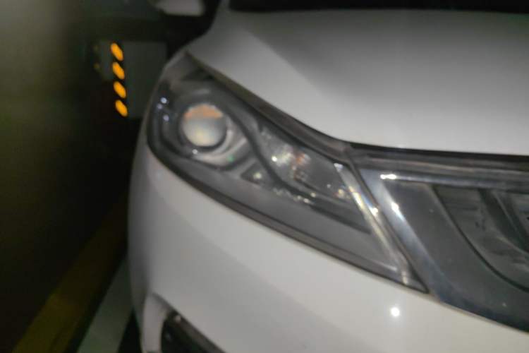 Used Geely Auto Emgrand GS 2016 Elegant Edition 1.8L Automatic LingShang Model Right Front Headlight