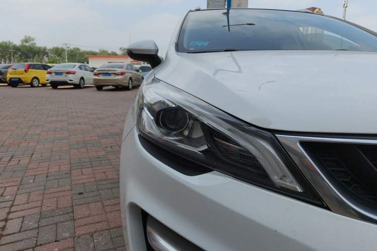 Used Geely Auto Emgrand GS 2016 Sport Edition 1.8L Automatic LingShang Model Right Front Headlight