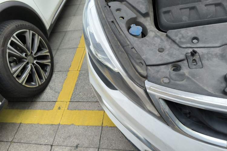 Used Geely Auto Emgrand GS 2016 Sport Edition 1.3T Automatic LingShang Model Right Front Headlight