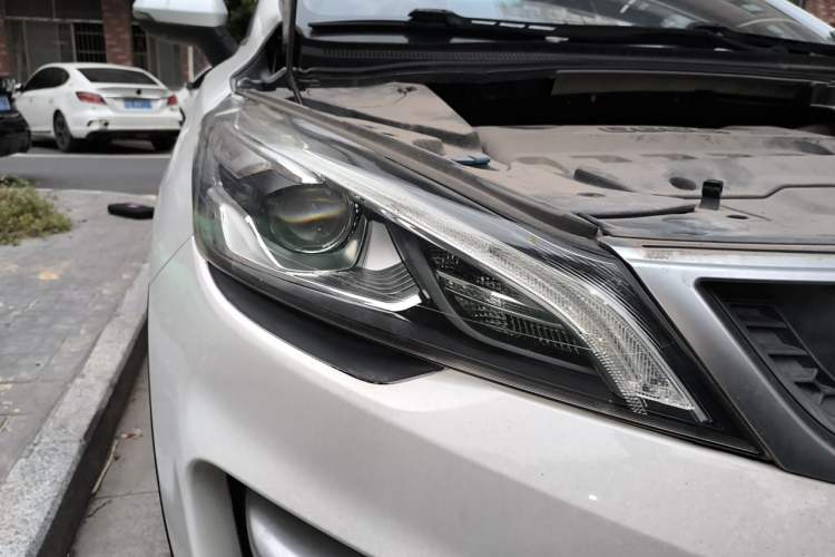 Used Geely Auto Emgrand GS 2016 Sport Edition 1.3T Automatic LingShang Model Right Front Headlight