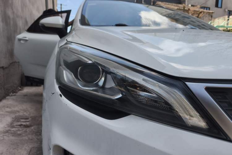 Used Geely Auto Emgrand GS 2016 Sport Edition 1.3T Automatic LingShang Model Right Front Headlight