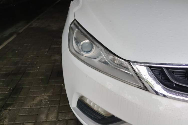 Used Geely Auto Emgrand GS 2016 Elegant Edition 1.8L Automatic LingShang Model Right Front Headlight