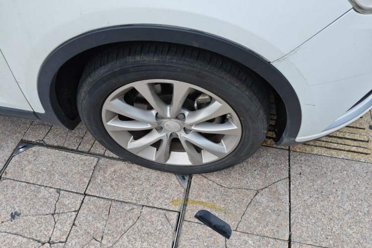 Used Geely Auto Emgrand GS 2016 Elegant Edition 1.8L Manual LingShang Model Right Front Wheel Hub