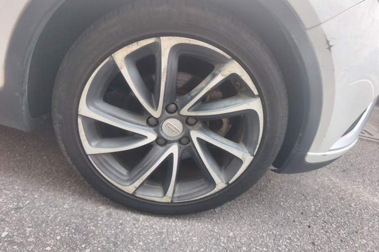 Used Geely Auto Emgrand GS 2016 Elegant Edition 1.3T Automatic ZhenShang Model Right Front Wheel Hub