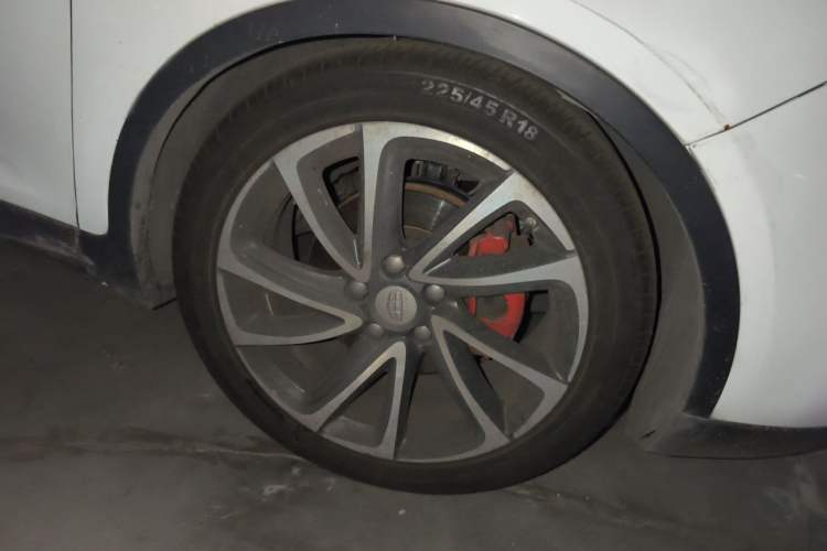 Used Geely Auto Emgrand GS 2016 Sport Edition 1.3T Automatic ZhenShang Model Right Front Wheel Hub