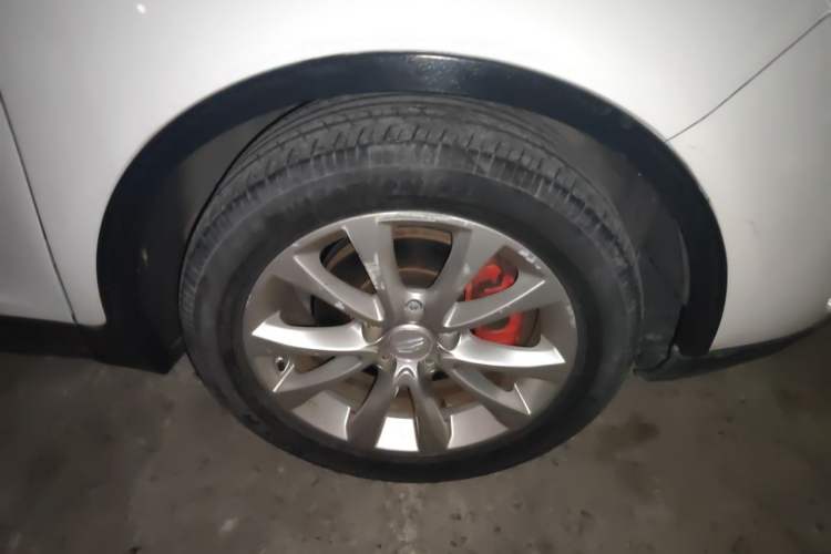Used Geely Auto Emgrand GS 2016 Sport Edition 1.3T Automatic LingShang Model Right Front Wheel Hub