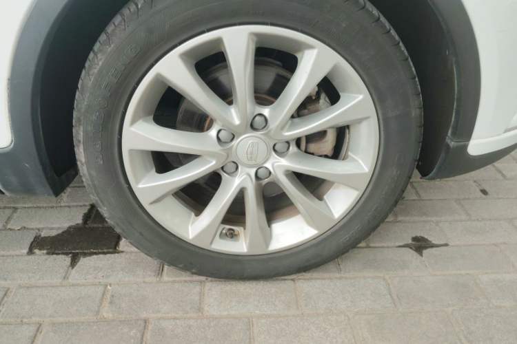 Used Geely Auto Emgrand GS 2016 Sport Edition 1.3T Automatic LingShang Model Right Front Wheel Hub