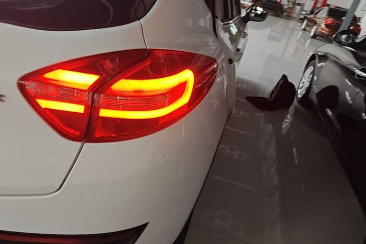 Used Geely Auto Emgrand GS 2016 Sport Edition 1.8L Automatic LingShang Model Right Rear Taillight