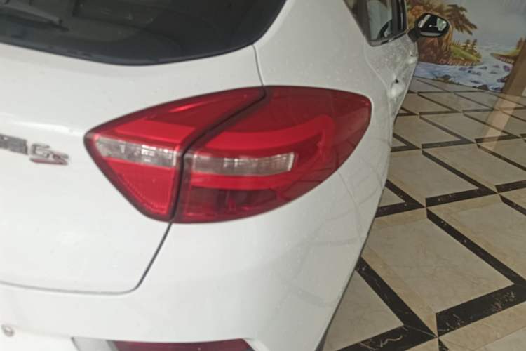 Used Geely Auto Emgrand GS 2016 Elegant Edition 1.3T Automatic ZhenShang Model Right Rear Taillight