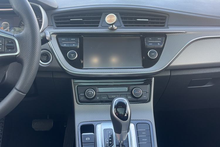 Used Geely Auto Emgrand GS 2016 Elegant Edition 1.3T Automatic LingShang Model Audio And AC Panel