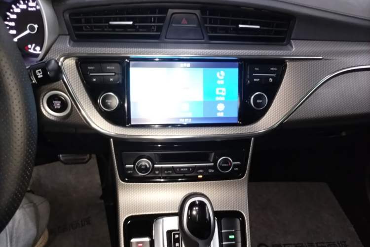 Used Geely Auto Emgrand GS 2016 Sport Edition 1.3T Automatic LingShang Model Audio And AC Panel