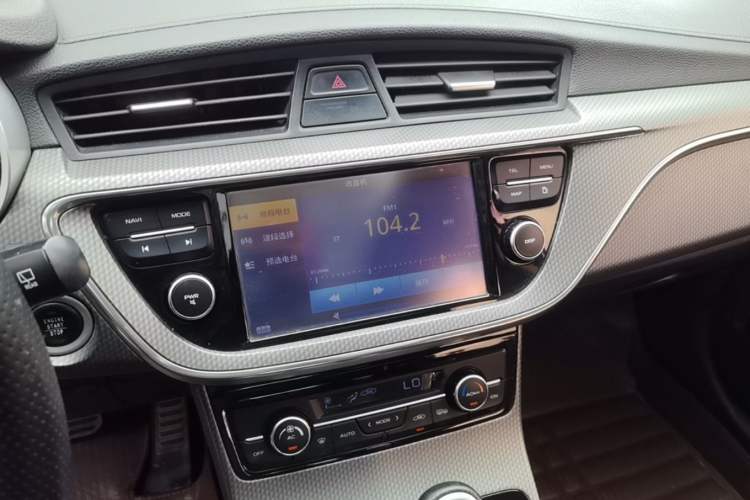 Used Geely Auto Emgrand GS 2016 Sport Edition 1.3T Automatic LingShang Model Audio And AC Panel