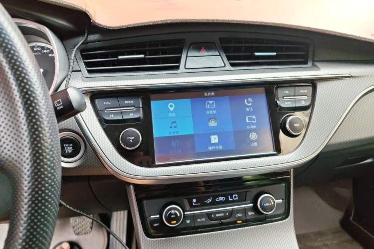 Used Geely Auto Emgrand GS 2016 Elegant Edition 1.8L Manual Fashion Model Audio And AC Panel