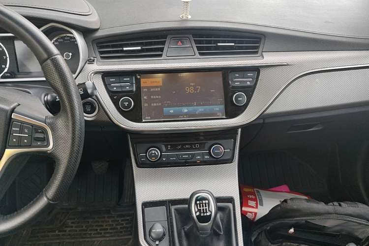 Used Geely Auto Emgrand GS 2016 Elegant Edition 1.8L Manual LingShang Model Audio And AC Panel